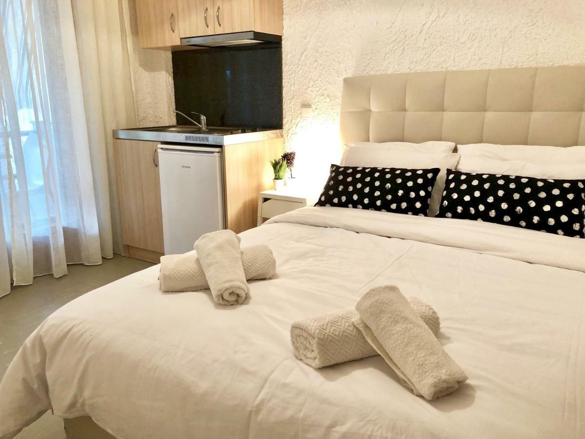 Katerina Apartments เนออส ปีร์กอส ภายนอก รูปภาพ